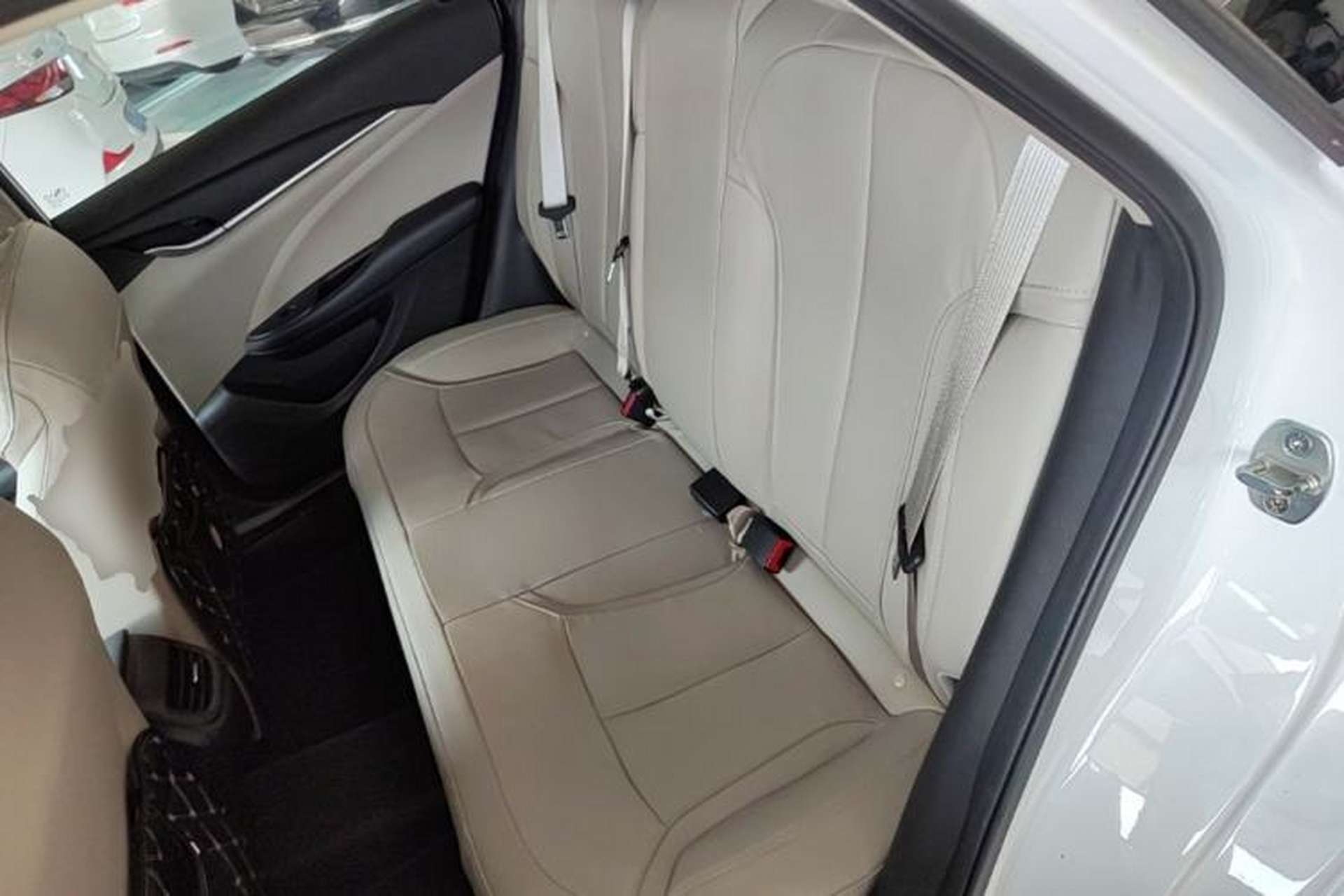 Used Buick GT 2019 15T Dual-Clutch Connected Elite Model China VI Left Rear Seat