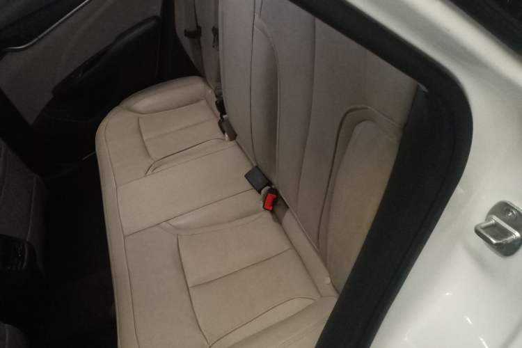 Used Buick GT 2019 15T Dual-Clutch Connected Elite Model China VI Left Rear Seat