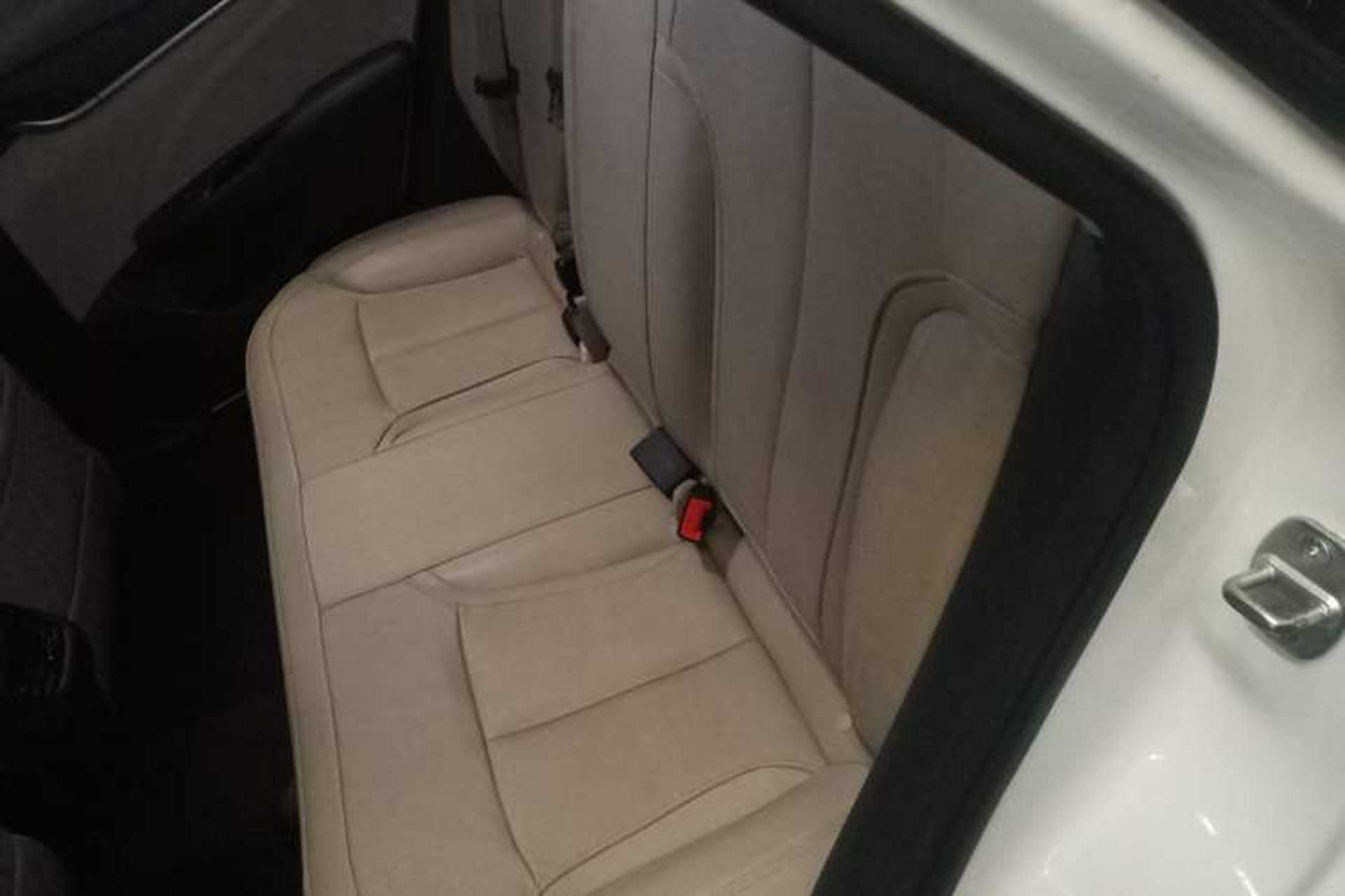 Used Buick GT 2019 15T Dual-Clutch Connected Elite Model China VI Left Rear Seat