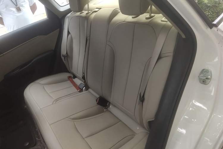 Used Buick GT 2019 15T Dual-Clutch Connected Elite Model China VI Left Rear Seat