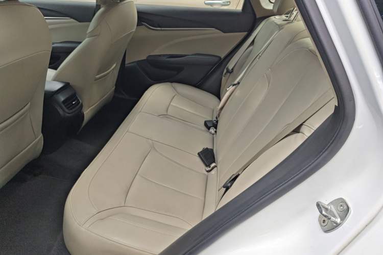 Used Buick GT 2019 15T Dual-Clutch Connected Elite Model China VI Left Rear Seat
