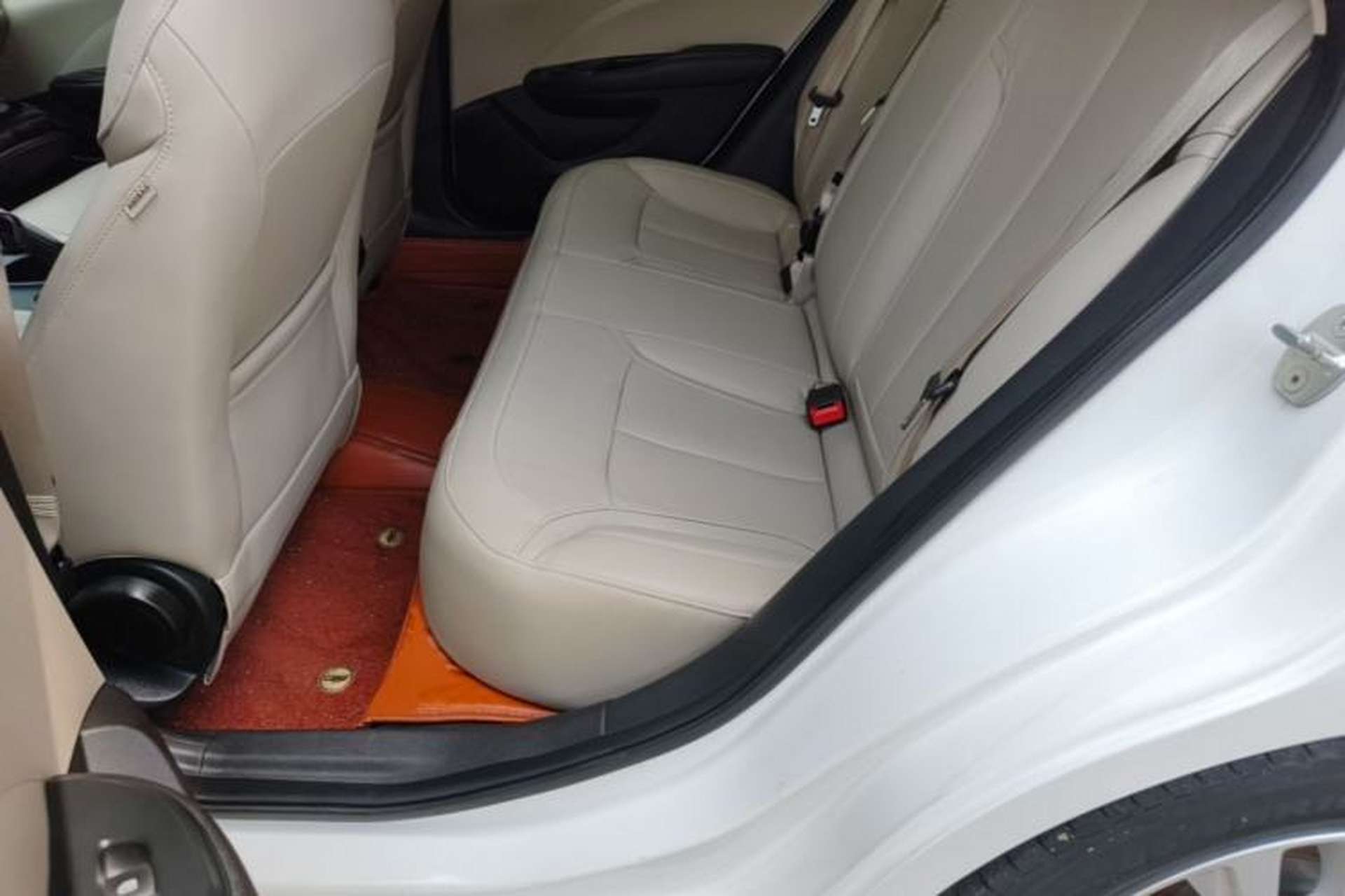 Used Buick GT 2019 15T Dual-Clutch Connected Elite Model China VI Left Rear Seat
