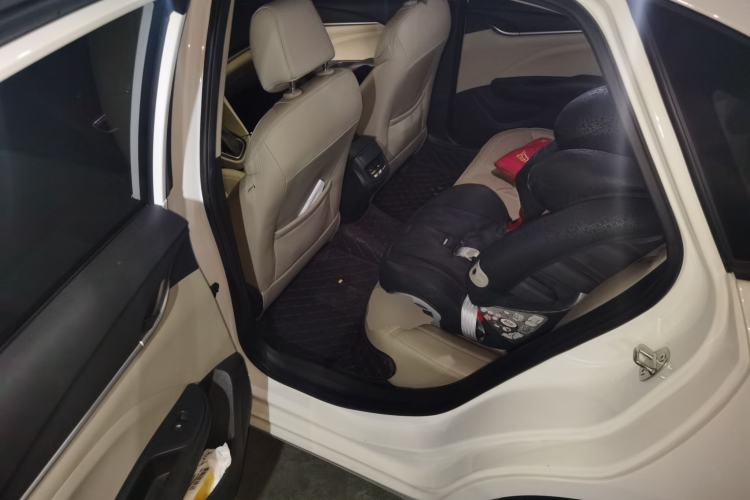 Used Buick GT 2019 15T Dual-Clutch Connected Elite Model China VI Left Rear Seat