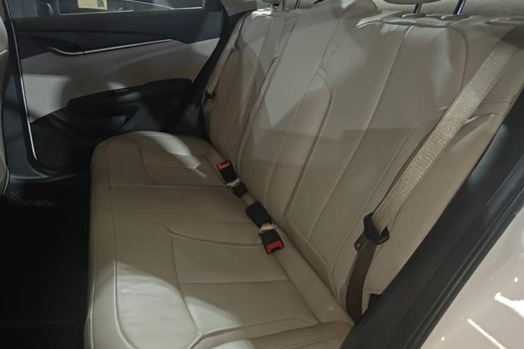 Used Buick GT 2019 15T Dual-Clutch Connected Elite Model China VI Left Rear Seat
