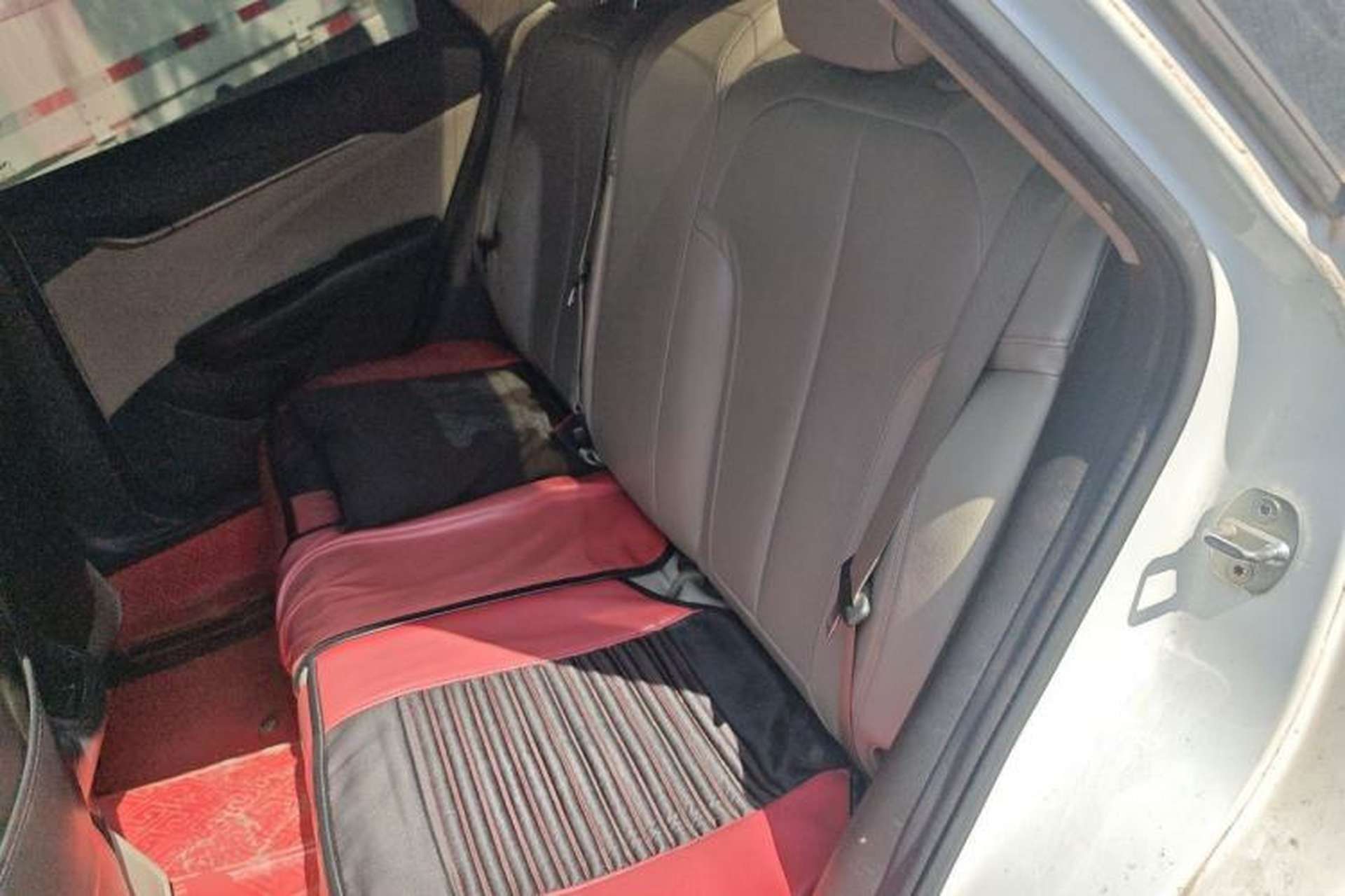 Used Buick GT 2019 15T Dual-Clutch Connected Elite Model China VI Left Rear Seat