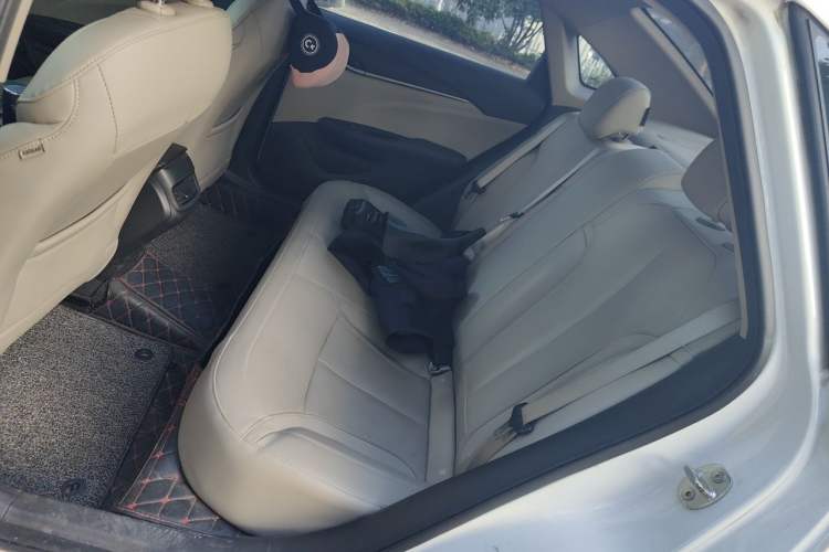 Used Buick GT 2019 15T Dual-Clutch Connected Elite Model China VI Left Rear Seat
