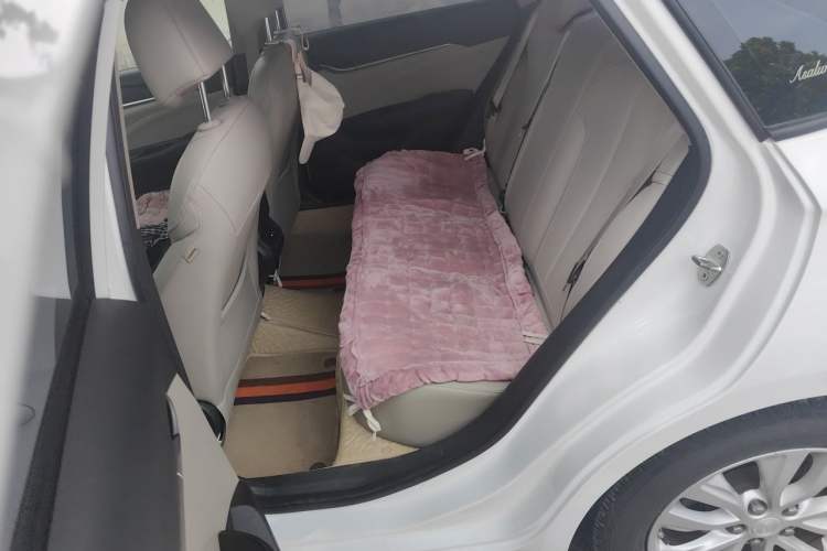 Used Buick GT 2019 15T Dual-Clutch Connected Elite Model China VI Left Rear Seat