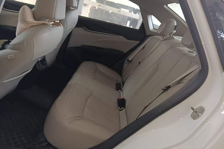 Used Buick GT 2019 15T Dual-Clutch Connected Elite Model China VI Left Rear Seat