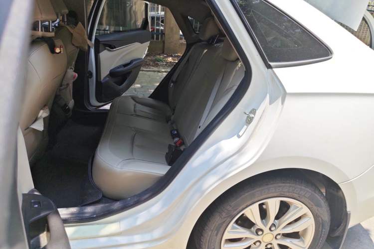 Used Buick GT 2019 15T Dual-Clutch Connected Elite Model China VI Left Rear Seat