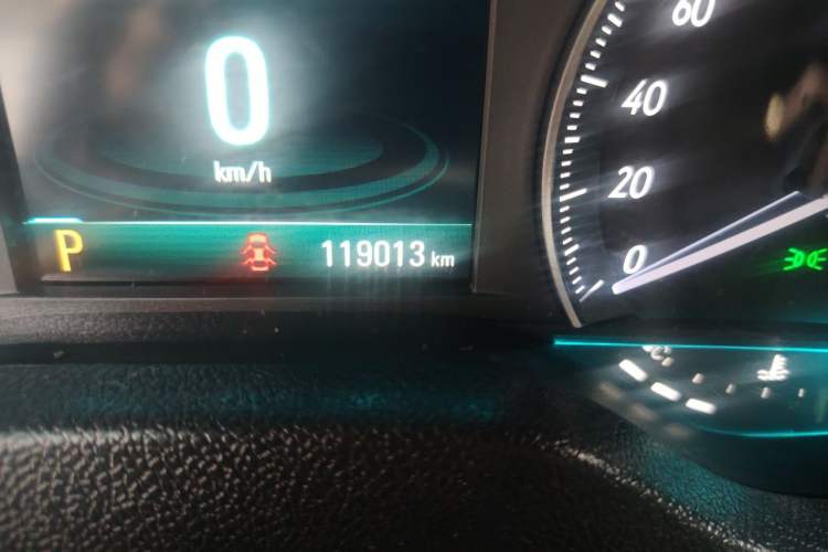 Used Buick GT 2019 15T Dual-Clutch Connected Elite Model China VI Odometer Close Up
