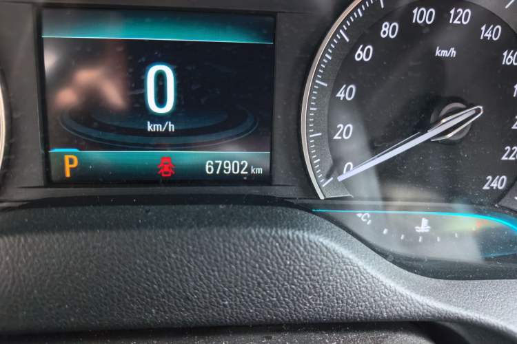 Used Buick GT 2019 18T Automatic Connected Elite Model China VI Standard Odometer Close Up