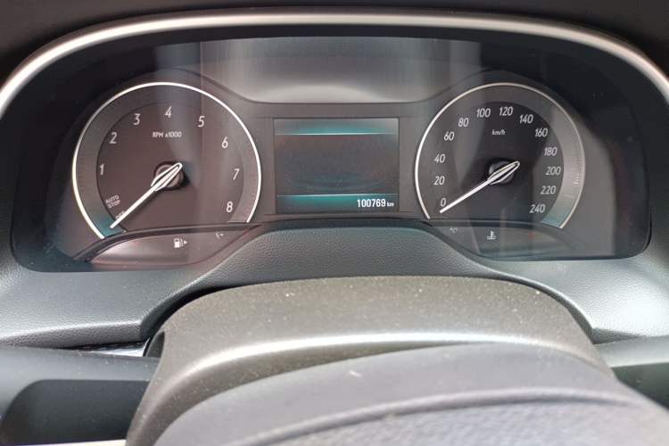 Used Buick GT 2019 15T Dual-Clutch Connected Elite Model China VI Odometer Close Up