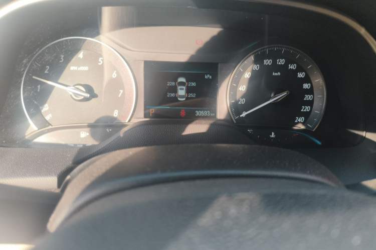 Used Buick GT 2019 15T Dual-Clutch Connected Elite Model China VI Odometer Close Up