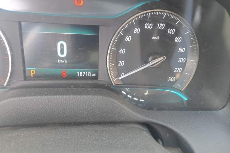 Used Buick GT 2019 15T Dual-Clutch Connected Elite Model China VI Odometer Close Up