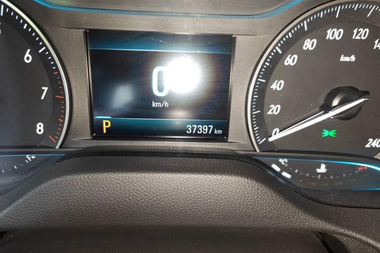Used Buick GT 2019 15T Dual-Clutch Connected Elite Model China VI Odometer Close Up