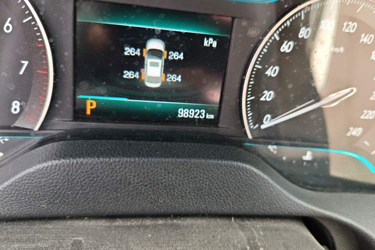 Used Buick GT 2019 15T Dual-Clutch Connected Elite Model China VI Odometer Close Up