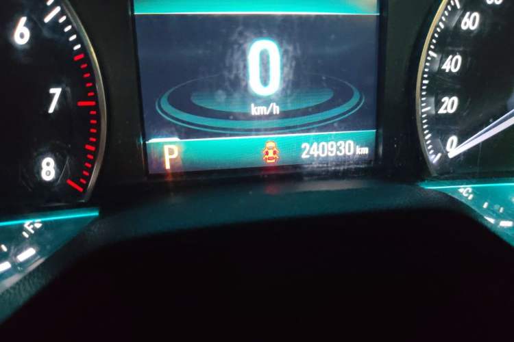 Used Buick GT 2019 15T Dual-Clutch Connected Elite Model China VI Odometer Close Up