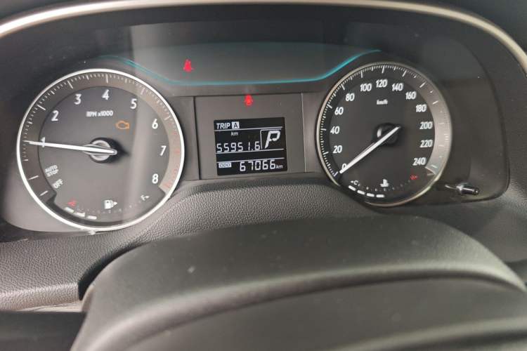 Used Buick GT 2019 15T Dual-Clutch Advanced Version China VI Standard Odometer Close Up
