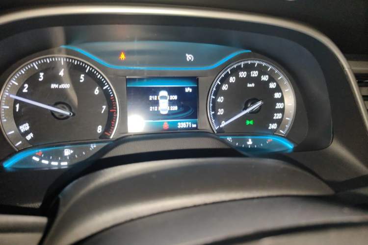 Used Buick GT 2019 15T Dual-Clutch Connected Elite Model China VI Odometer Close Up