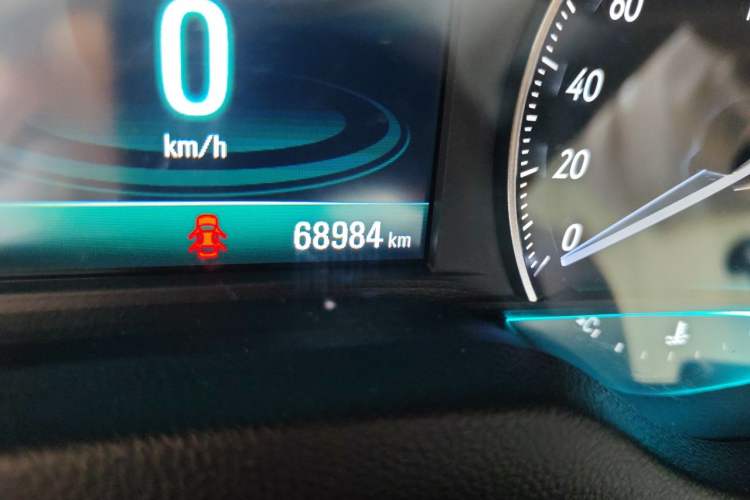 Used Buick GT 2019 15T Dual-Clutch Connected Elite Model China VI Odometer Close Up