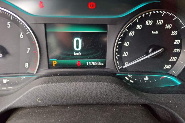 Used Buick GT 2019 18T Automatic Connected Elite Model China VI Standard Odometer Close Up