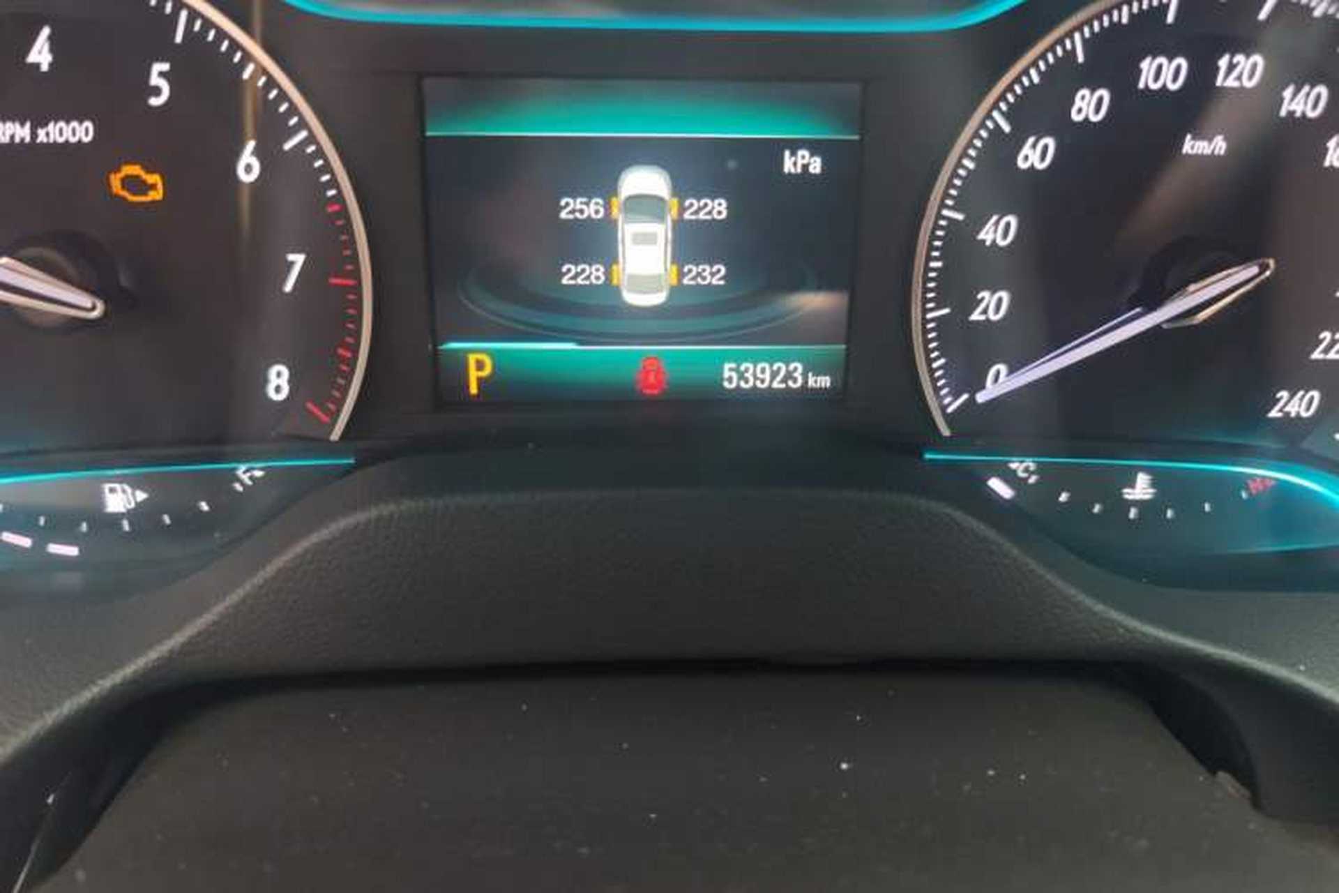 Used Buick GT 2019 15T Dual-Clutch Connected Elite Model China VI Odometer Close Up