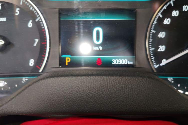Used Buick GT 2019 15T Dual-Clutch Connected Elite Model China VI Odometer Close Up