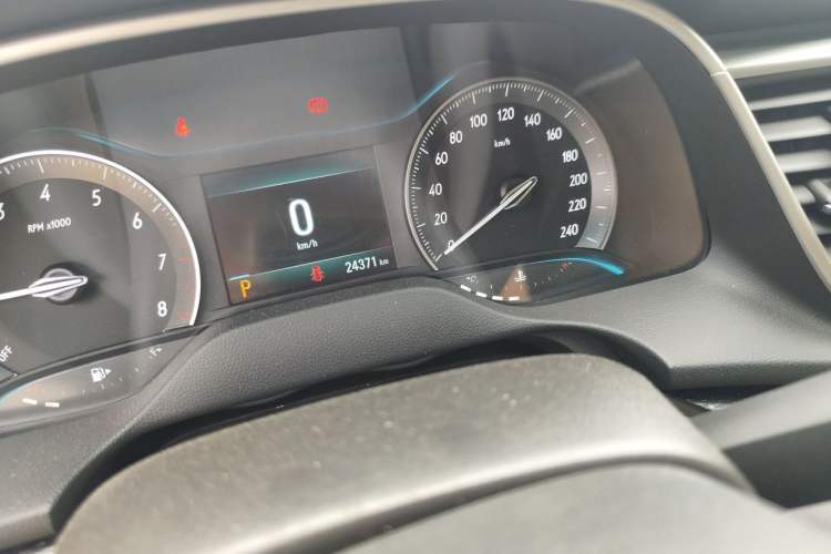 Used Buick GT 2019 15T Dual-Clutch Connected Elite Model China VI Odometer Close Up