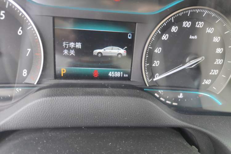 Used Buick GT 2019 15T Dual-Clutch Connected Elite Model China VI Odometer Close Up