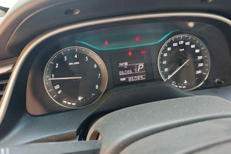 Used Buick GT 2019 15T Dual-Clutch Advanced Version China VI Standard Odometer Close Up