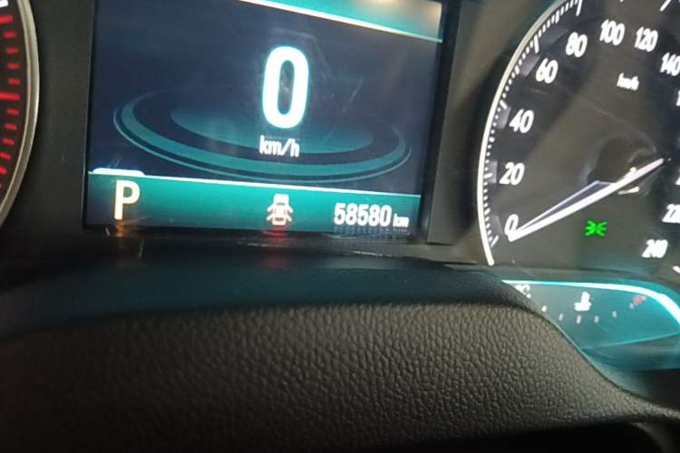 Used Buick GT 2019 15T Dual-Clutch Connected Elite Model China VI Odometer Close Up
