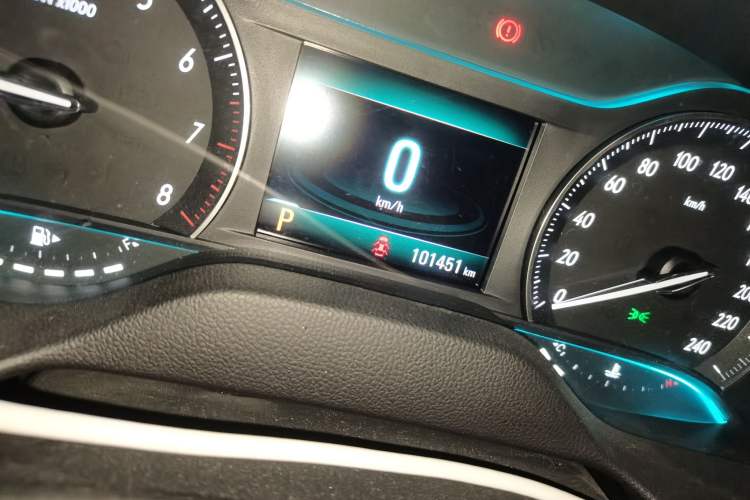 Used Buick GT 2019 18T Automatic Connected Flagship Version China VI Standard Odometer Close Up