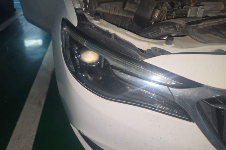 Used Buick GT 2019 15T Dual-Clutch Connected Elite Model China VI Right Front Headlight