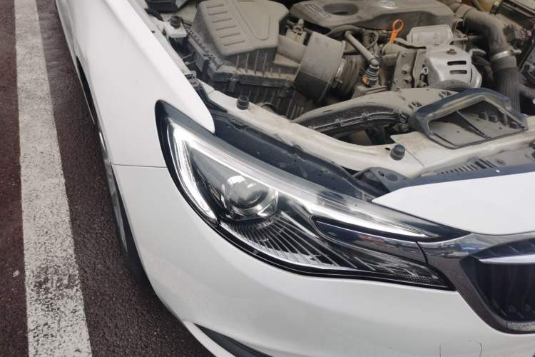 Used Buick GT 2019 15T Dual-Clutch Advanced Version China VI Standard Right Front Headlight