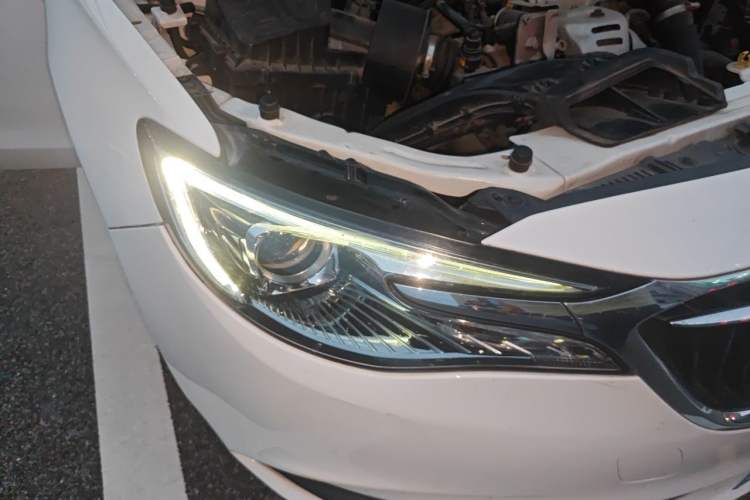 Used Buick GT 2019 15T Dual-Clutch Advanced Version China VI Standard Right Front Headlight