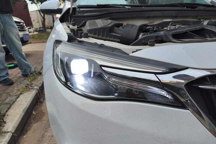 Used Buick GT 2019 15T Dual-Clutch Connected Elite Model China VI Right Front Headlight