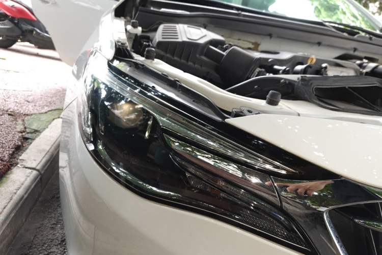 Used Buick GT 2019 15T Dual-Clutch Connected Elite Model China VI Right Front Headlight