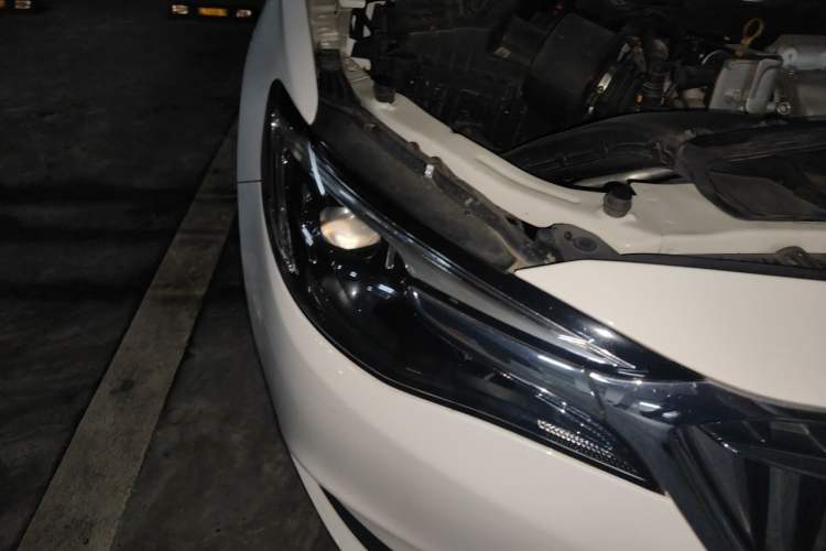 Used Buick GT 2019 15T Dual-Clutch Connected Elite Model China VI Right Front Headlight