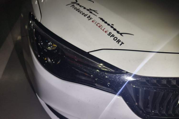 Used Buick GT 2019 15T Dual-Clutch Connected Elite Model China VI Right Front Headlight