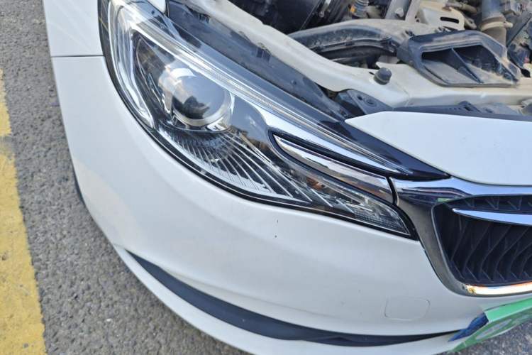 Used Buick GT 2019 15T Dual-Clutch Advanced Version China VI Standard Right Front Headlight