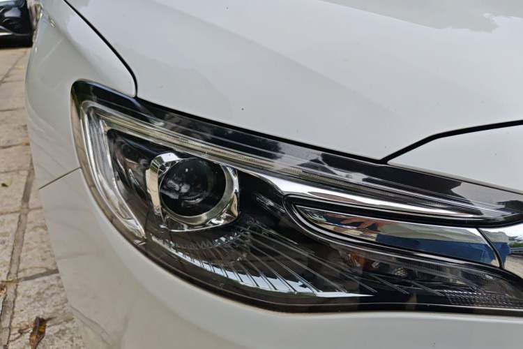 Used Buick GT 2019 15T Dual-Clutch Advanced Version China VI Standard Right Front Headlight