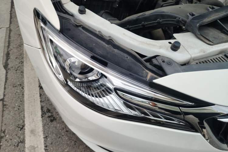 Used Buick GT 2019 15T Dual-Clutch Advanced Version China VI Standard Right Front Headlight
