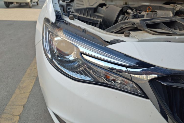 Used Buick GT 2019 15T Dual-Clutch Advanced Version China VI Standard Right Front Headlight