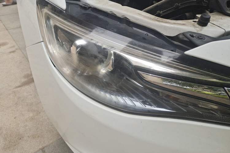 Used Buick GT 2019 15T Dual-Clutch Advanced Version China VI Standard Right Front Headlight