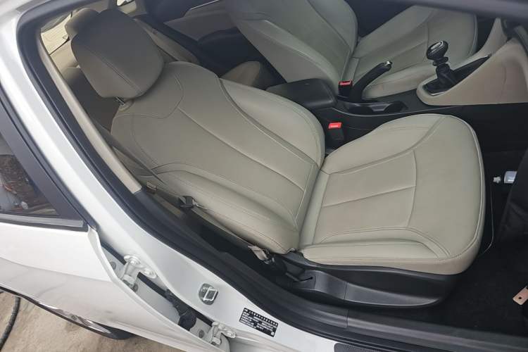 Used Buick GT 2019 15T Manual Elite Version China VI Standard Right Front Seat