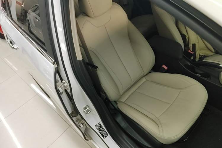 Used Buick GT 2019 15T Dual-Clutch Connected Elite Model China VI Right Front Seat