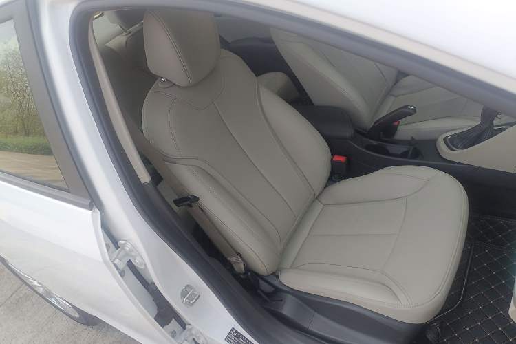 Used Buick GT 2019 15T Dual-Clutch Connected Elite Model China VI Right Front Seat