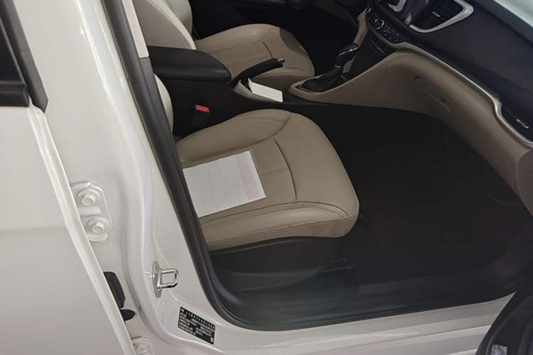 Used Buick GT 2019 15T Dual-Clutch Connected Elite Model China VI Right Front Seat