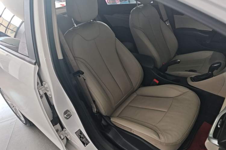 Used Buick GT 2019 15T Dual-Clutch Connected Elite Model China VI Right Front Seat