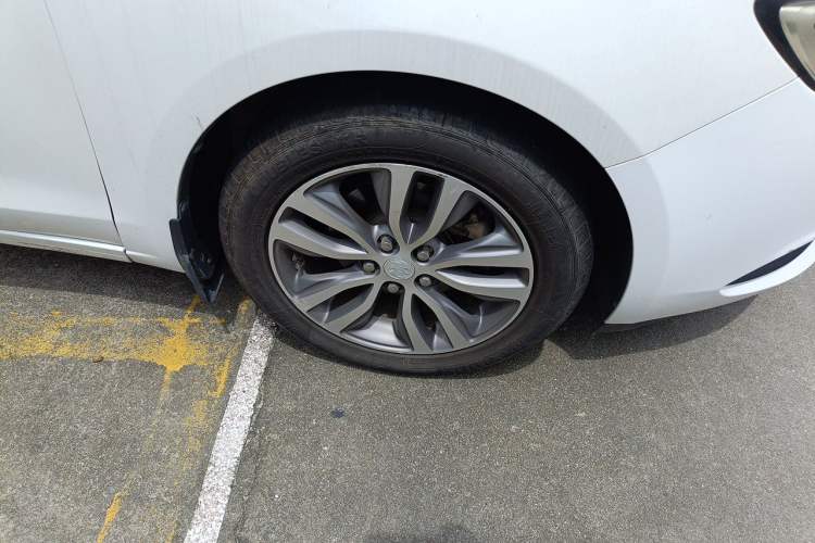 Used Buick GT 2019 18T Automatic Connected Elite Model China VI Standard Right Front Wheel Hub